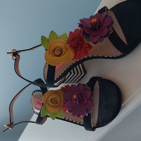 Betsey Johnson sandals - Picture 1 of 4
